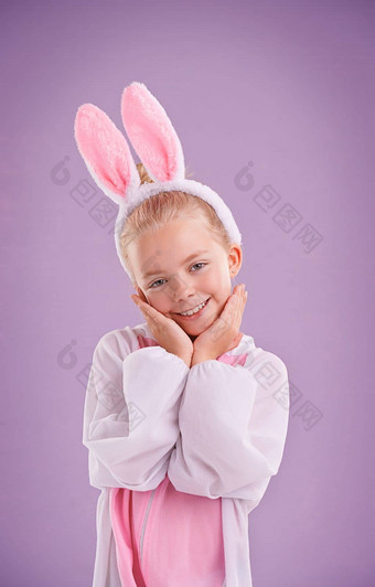 有趣的<strong>兔子</strong>工作室拍摄可爱的<strong>女孩</strong>穿着<strong>兔子</strong>服装