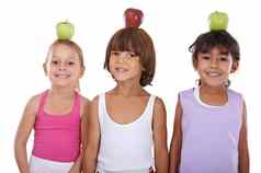 吃健康的早期年龄集团孩子们平衡苹果头