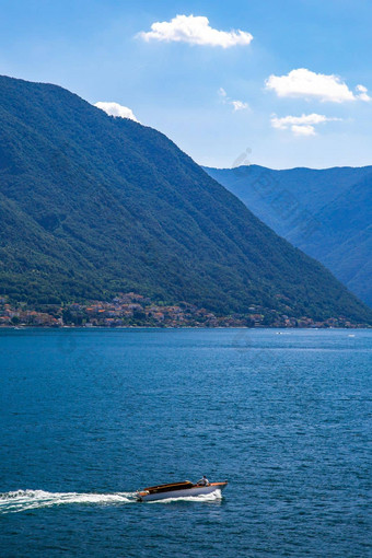 视图别墅的巴尔比亚内洛俯瞰湖作为lenno伦巴第意大利
