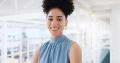 微笑脸黑色的女人办公室建筑业务领导信任愿景肖像幸福专业年轻的女启动机构成功管理动机