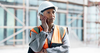 电话调用工程师经理女人工人快乐会说话的智能手机建设网站体系结构管理领袖工业建筑工人在线移动沟通谈话