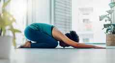 瑜伽孩子构成健康锻炼黑色的女人健身房健康工作室普拉提冥想和平放松女人平衡Zen脉轮锻炼护理