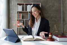 美丽的业务律师工作协议合同办公室法律法律服务建议正义概念