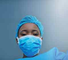 熟练的外科医生监督医疗外科医生年轻的外科医生执行医疗过程操作房间