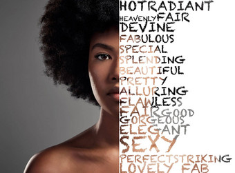 黑色的女人非洲式发型肖像单词文本拼贴画赋权消息孤立的背景非洲美国女信覆盖脸提醒美价值