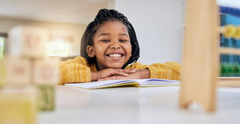 教育孩子女孩写作表格家庭作业教训首页学校活动房子学习学生孩子发展学生距离学习微笑快乐画
