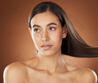 头发美<strong>护肤品</strong>模型女人工作室棕色（的）背景自然角蛋白治疗脸头发的护理沙龙有吸引力的年轻的女摆姿势促进产品