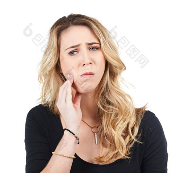 女人牙痛愤怒的脸牙科护理牙衰变医疗保健健康孤立的白色背景年轻的女牙医女紧急口问题沮丧工作室