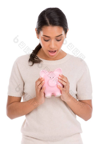 Wasnt期待储蓄有吸引力的年轻的女人持有存钱罐孤立的白色