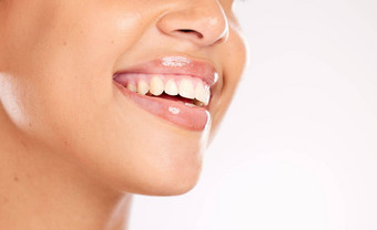 牙齿牙科护理口女人微笑健康的牙龈新鲜的呼吸牙齿美白嘴唇工作室背景美脸护肤品牙科护理健康模拟