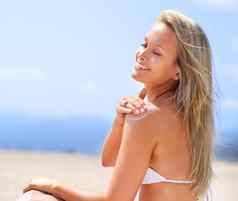海太阳夏天有趣的华丽的年轻的金发女郎女人享受夏天海滩