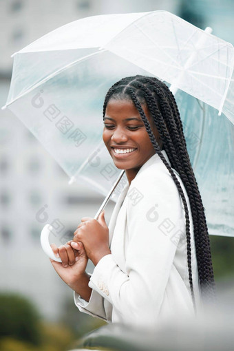 时尚的时尚的女人伞城市保险冷冬天一天雨天气优雅的女风格覆盖城市小镇时尚夹克图片