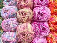 彩色的纱球颜色彩虹颜色纱针织