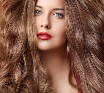 发型美头发护理美丽的女人长自然棕色（的）头发魅力肖像头发沙龙头发的护理