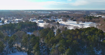 空中视图小美国小镇南卡罗莱纳主要降雪令人惊异的雪场景天空