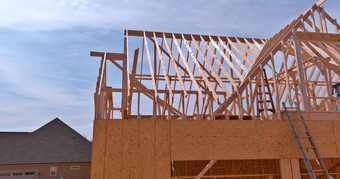 框架<strong>桁架</strong>框架构建木屋顶梁安装新建坚持首页
