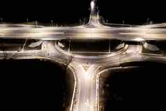 空中视图城市高速公路十字路口路晚上光
