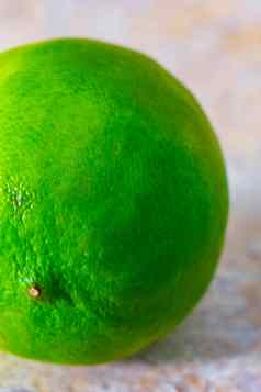绿色成熟的石灰石灰柑橘类水果表格墨西哥