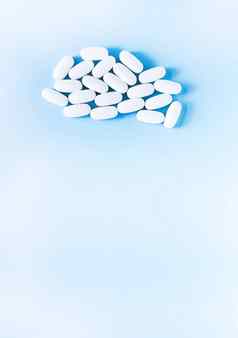 药片维生素软蓝色的背景