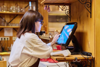 女餐厅工人电脑终端服务客户