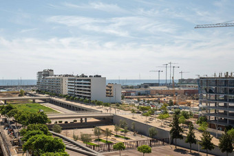 戈尔格区域巴塞罗那西班牙建设住宅建筑公园区域建筑桥梁距离海洋蓝色的天空走地平线行