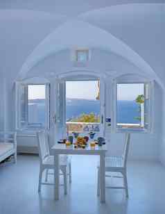 圣托里尼岛希腊早餐传统的圆顶房子