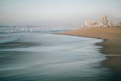 海节省了达到海滩沙滩上西尔瓦尔德带刺的葡萄牙日落