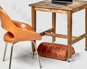 办公室工作空间移动PC木表格椅子皮革脚凳