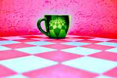 绿色杯白色粉红色的国际象棋董事会粉红色的红色的摘要背景