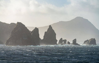 锯齿状的岩石海洋这岛角角