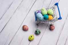 色彩斑斓的复活节鸡蛋超市车复活节问候卡