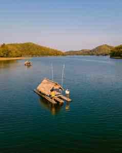 夫妇淮河克拉辛湖北东部泰国一著名的浮动竹子木筏