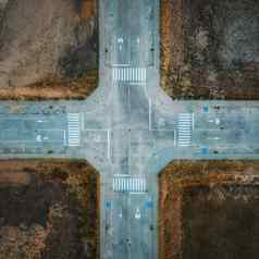 空中道路路径色彩鲜艳的跟踪