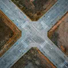 空中道路路径色彩鲜艳的跟踪