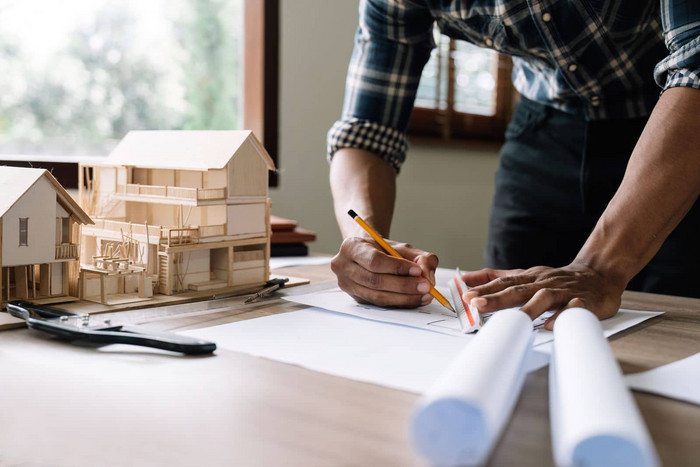 概念架构师工程师架构师持有笔画蓝图建筑设图片-包图网企业站