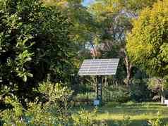 太阳能能源面板安装花园可持续发展的能源