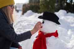 高加索人女人造型雪人雪胡萝卜的地方鼻子