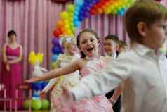 白俄罗斯城市戈米尔早....幼儿园集团孩子们日场幼儿园