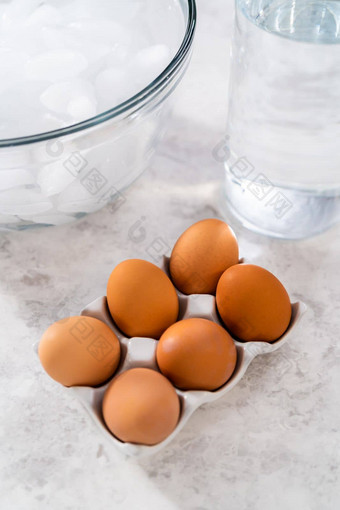 硬煮熟的鸡蛋