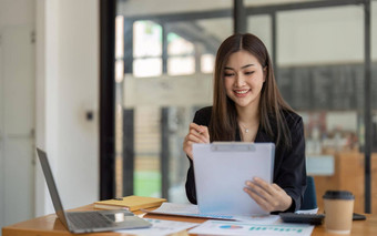 业务女人工作办公室会计概念<strong>金融</strong>分析业务报告图图表<strong>金融金融</strong>图表企业经济<strong>银行</strong>市场研究