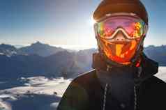 肖像女人阿尔卑斯山脉年轻的女人滑雪滑雪雪冬天山坡美丽的快乐眼睛可见滑雪面具护目镜