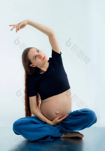 阶段怀孕怀孕了女人培训瑜伽