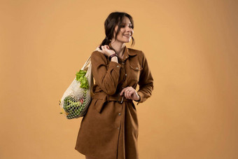 可重用的生态袋购物字符串购物袋水果<strong>蔬菜</strong>手年轻的女人浪费塑料<strong>免</strong>费的概念生态生活方式生态购物