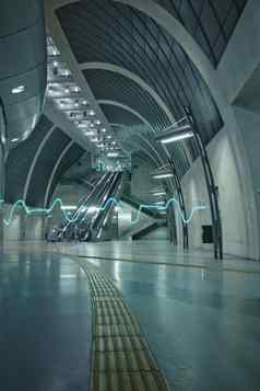 心电图脉冲光未来主义的地铁站自动扶梯heumarkt科隆德国