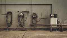 复古的气体站柴油泵