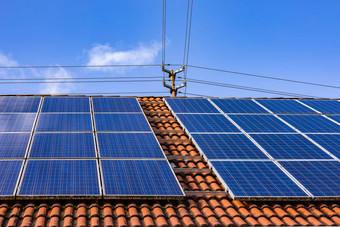 太阳能面板私人光伏系统权力电缆屋顶