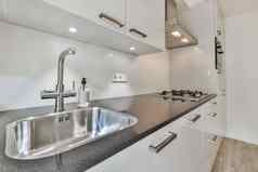 白色厨房不锈钢钢水槽炉子