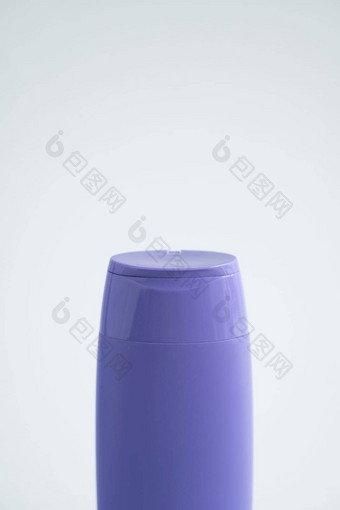 紫罗兰色的塑料<strong>瓶身</strong>体护理美产品工作室摄影塑料<strong>瓶</strong>洗发水淋浴过来这里噪音孤立的白色背景