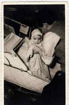 古董照片显示小婴儿女孩父亲婴儿车婴儿马车