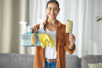肖像更清洁的女人清洁首页微笑设备做家务人快乐卫生清洁房子维护服务消毒液产品女仆生活房间管家